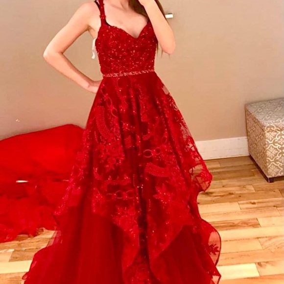 red grad dress - Picture 4 of 6